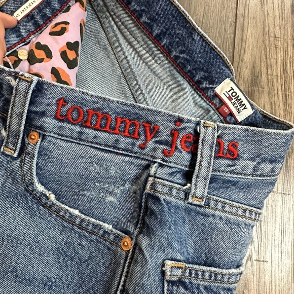 Tommy Jeans | High-Waisted Shorts - Picture 3 of 6